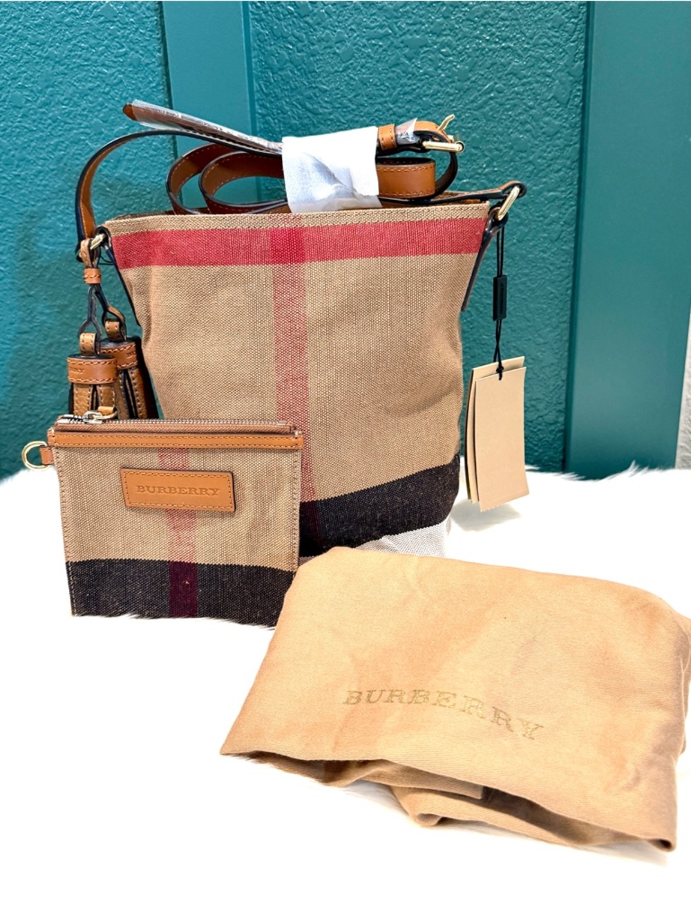 NEW Burberry Susanna Women’s Bucket Bag